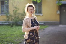 Sonne ist verstrickt in ihre Haare / ***