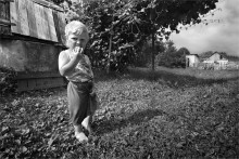 Boy mit orange. / ***