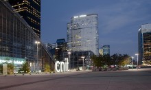 La Defense in der Nacht / ***