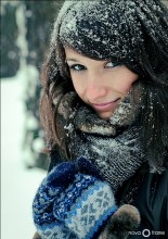 ... Und Schneeflocken schmelzen in seinem Haar ... / ***