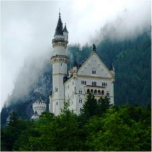 Castle stieg aus dem Nebel ... / ***