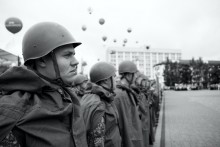 Parade / ***