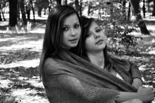 Sisters / ***