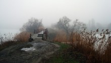 Die Brücke in den nebligen Ferne / . . .
