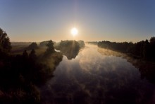 Dämmerung über dem Fluss / ***