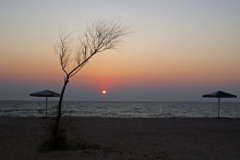Strand in der Dämmerung / ,,,,,,,,,,,,,,,,,,,,,,,,,,,,,,,