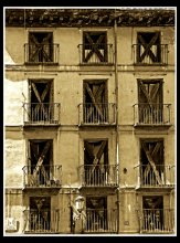 The building with the boarded-up windows / ***