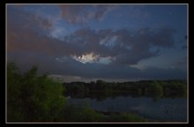 Night Landschaft mit dem Fluss und die Sterne / ***
