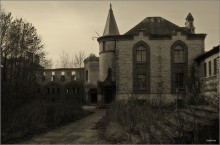 Earl Manor Hrapovitsky / ***