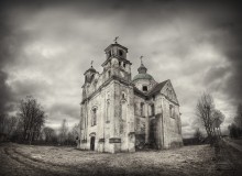 | Kirche in Benitse | / *******