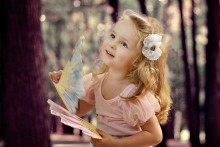 Girl with a Fan / ***