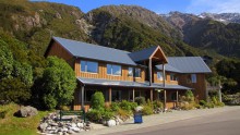 Roadside Hotels / ***