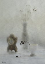 und der Pfeil ging ruhig auf dem Zifferblatt ... durch ... / .................