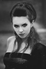 Witch / Dress: Marina Sapega
MAUH: Alena Potapova