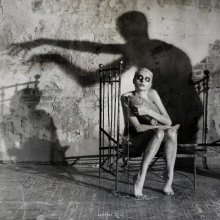  / ***