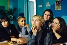 Odnoklassnitsy.Portret mit einem Apfel. / ***