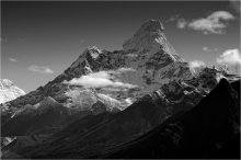 über Ama - Dablam / ***