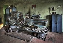 Mittel der Produktion / ***