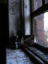 Das Fenster auf der Treppe / ***