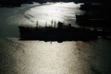 Im Hafen. / ***