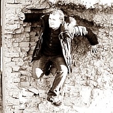 In der Mauer der Festung Brest / ***