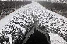 Winter-Fluss. / ***