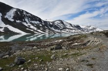 Norwegen. Alte verschneite Straße. / ***