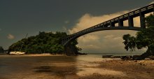 Bridge to nowhere & non floating yacht / Bridge to nowhere & non floating yacht