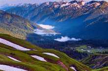 Evening Aufstieg aus dem Tal zum Pass / ***