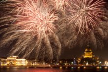 Feuerwerk über der Newa / ***