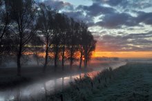 The colors of the morning. / A foggy sunset.