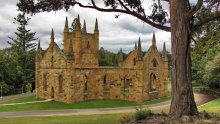 Ruinen der Kirche von Port Arthur / ***