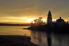 Goldener Sonnenuntergang. / ***