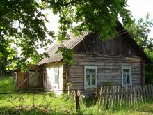 Das Haus hinter dem Zaun. / ***
