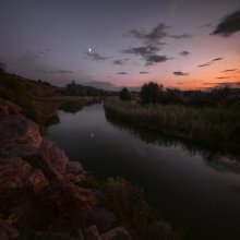 Unter der ruhigen Rascheln der kommenden Nacht / ***