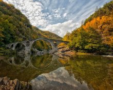 The Devil's Bridge / ***