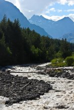 Fluss Berge und Wälder / ................