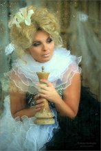 Chess queen / ***