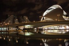 Valencia Nacht. Blick auf den Konzertsaal. / ***