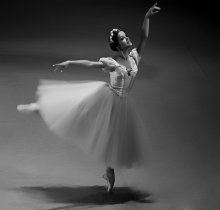 Teuer / ***
