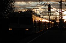 Anreise mit der Bahn. Version einer modernen Stadt. / ***