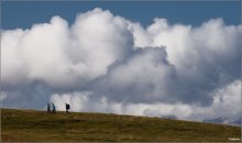 Auf der Straße mit Wolken / ***