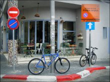 velostoyanka das Café / ***