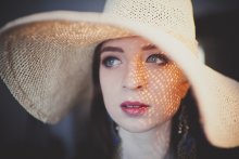  / ***
