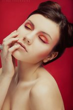 Red / ***