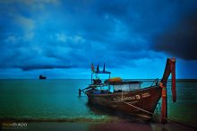 The Bot (Hong Krabi, Thailand) / Long-tail boat stands near the shore at Hong Island in Krabi, Thailand
See all the photos here: www.maxdrukpa.com