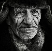 Strengere / ***
