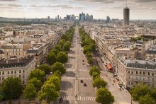 Blick auf La Défense / ***
