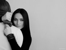 B&W / ***