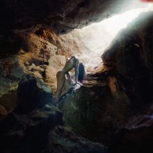 HOLLOW / ***